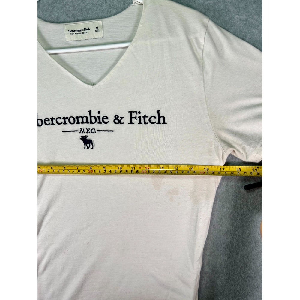 Stain* Abercrombie & Fitch T Shirt Womens M Beige Graphic Print V Neck - Picture 5 of 9